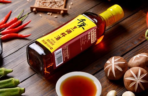 迎賓超市新品推薦 千禾東坡紅純釀紅燒醬油，零添加年貨好選擇